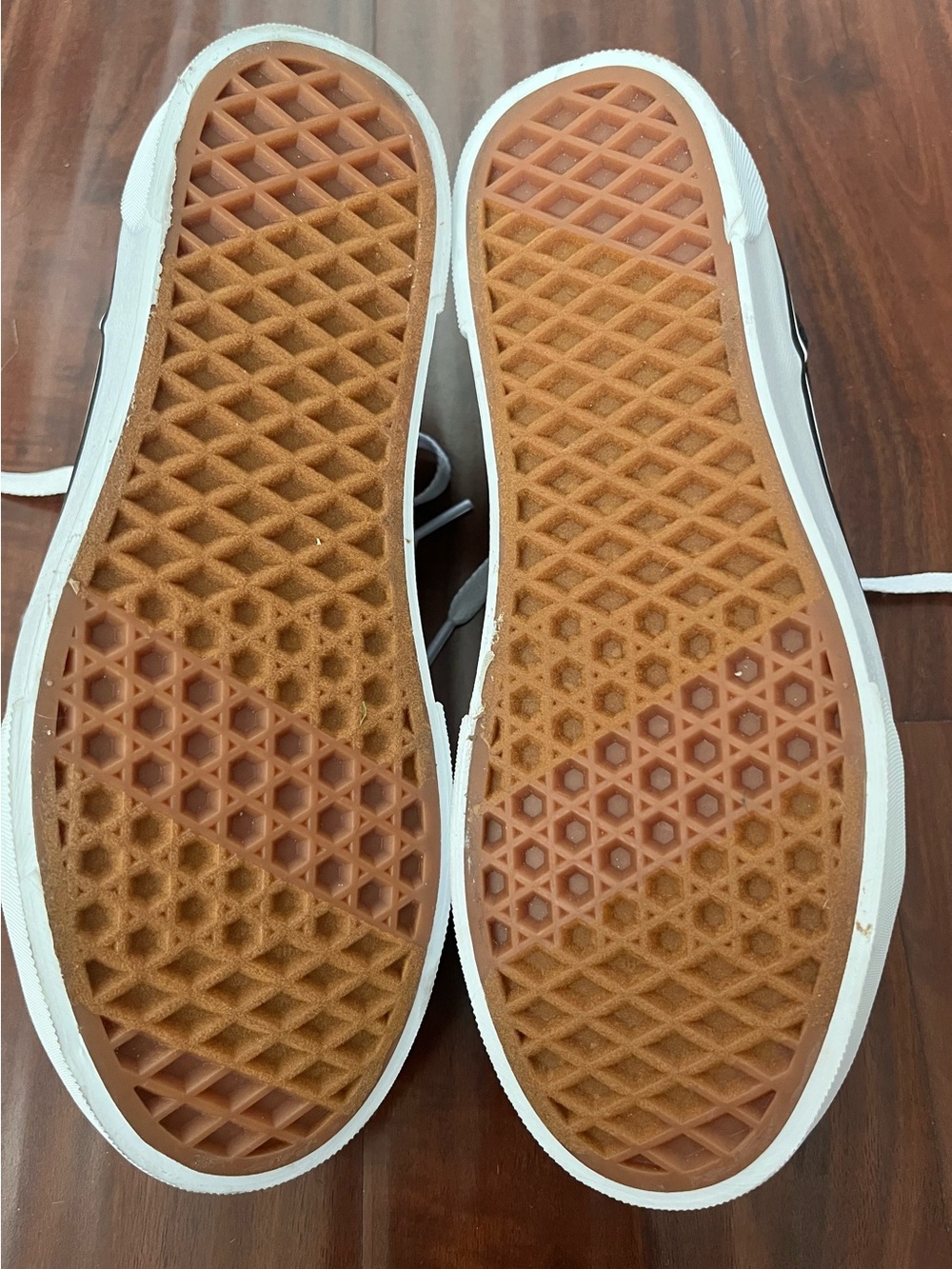 VANS NWOT Black and White Low-Top Canvas Sneakers - Picture 7 of 7